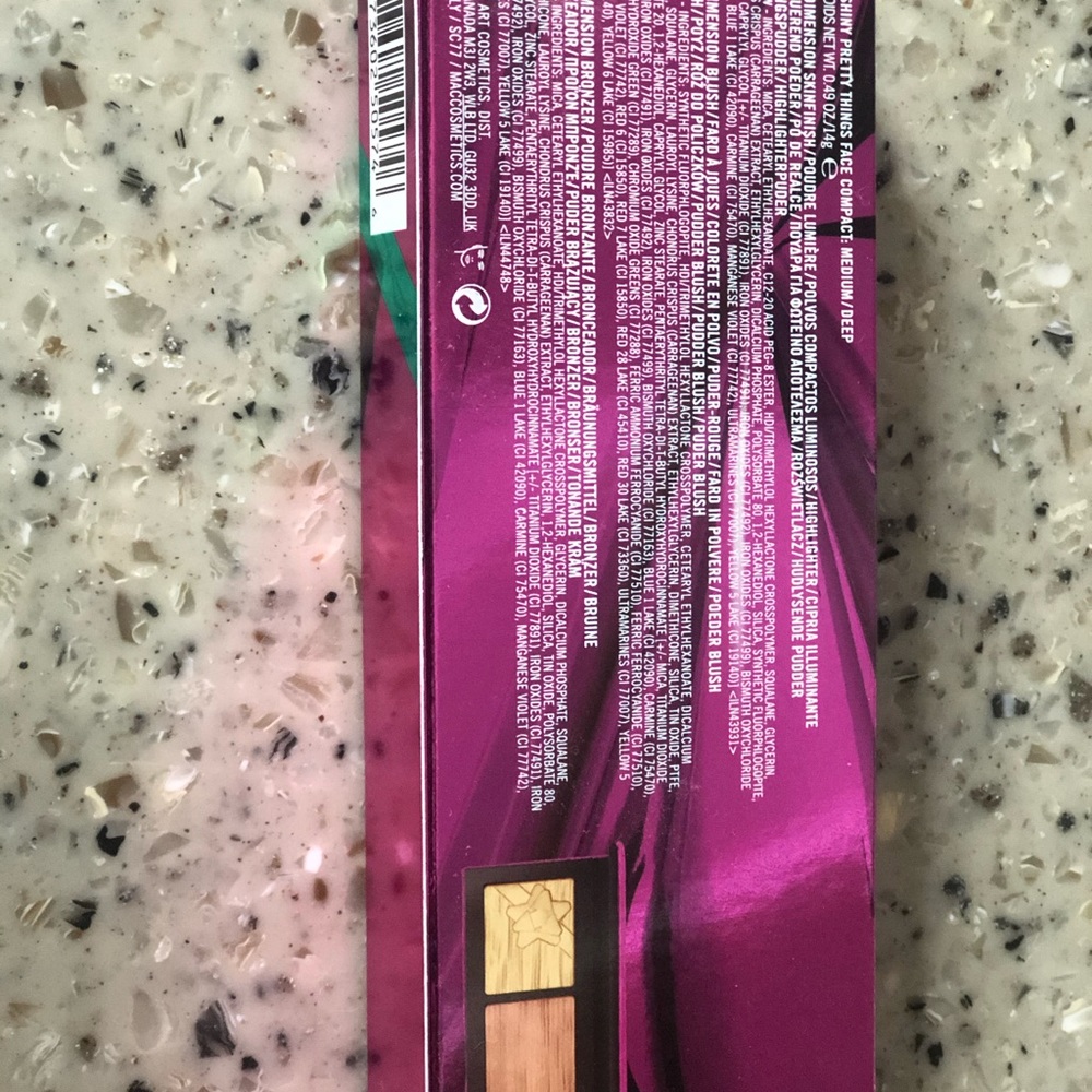 🌸NEW🌸 MAC face compact - Picture 2 of 2